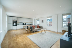 JOIVY Spectacular 3-bed flat near Holland Park
